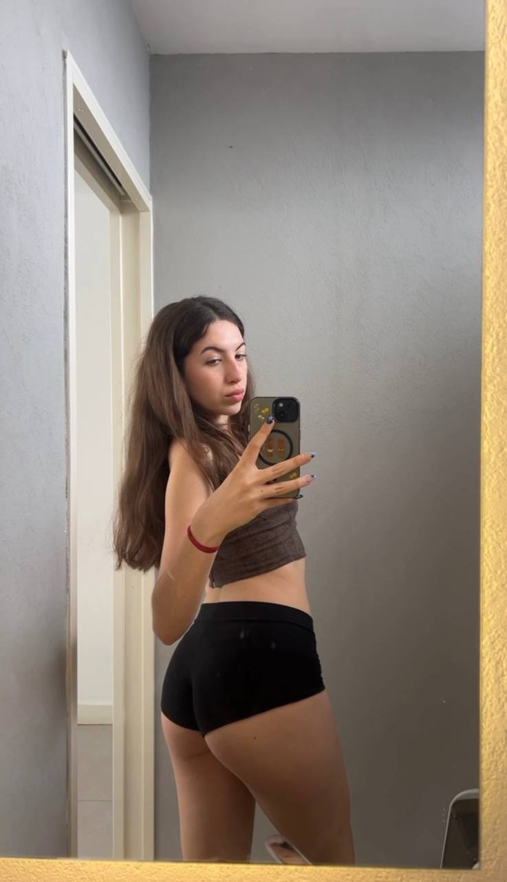 Amber in her underwear in Jimo