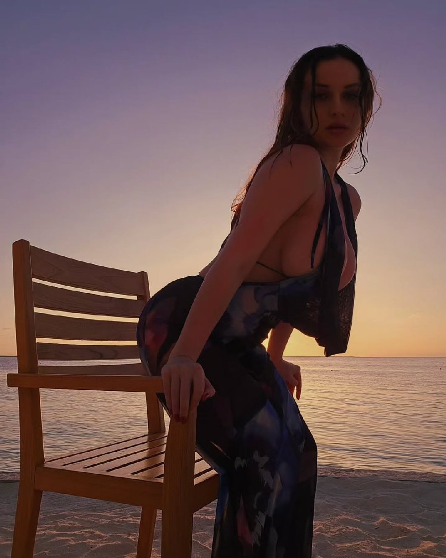 Sexy girl Miranda Faith nude in Jimo