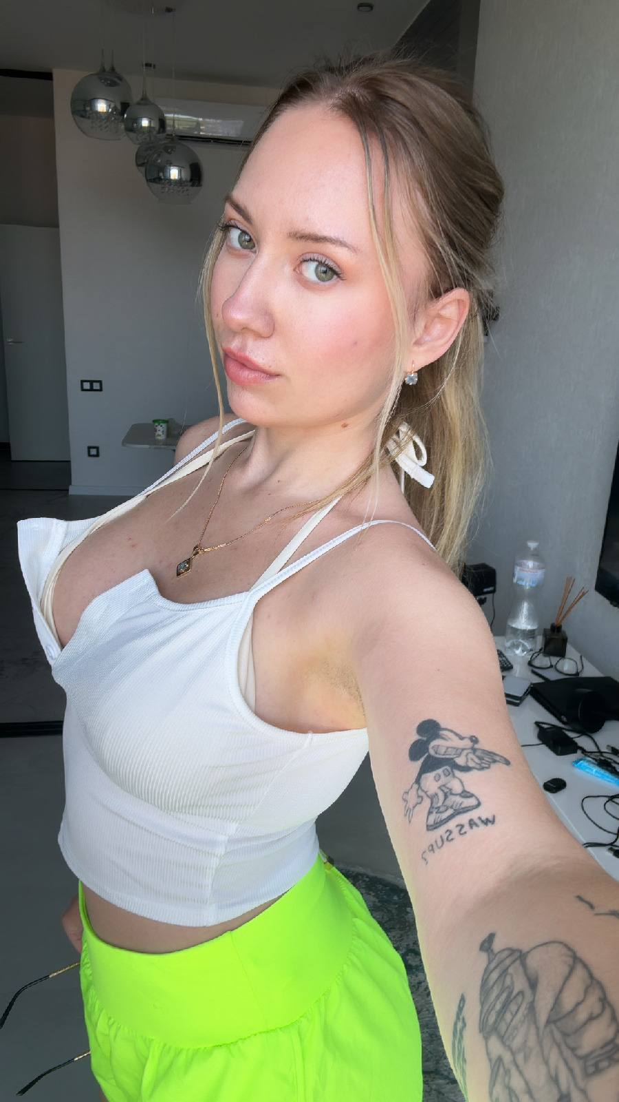 KateV in her underwear in Jimo