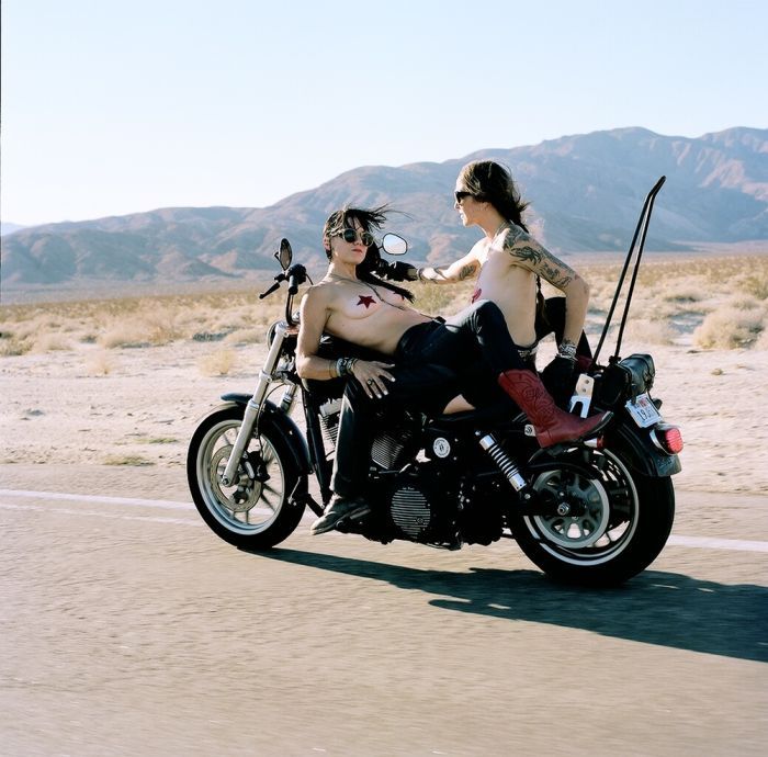 Girls on a motorcycle in Jimo