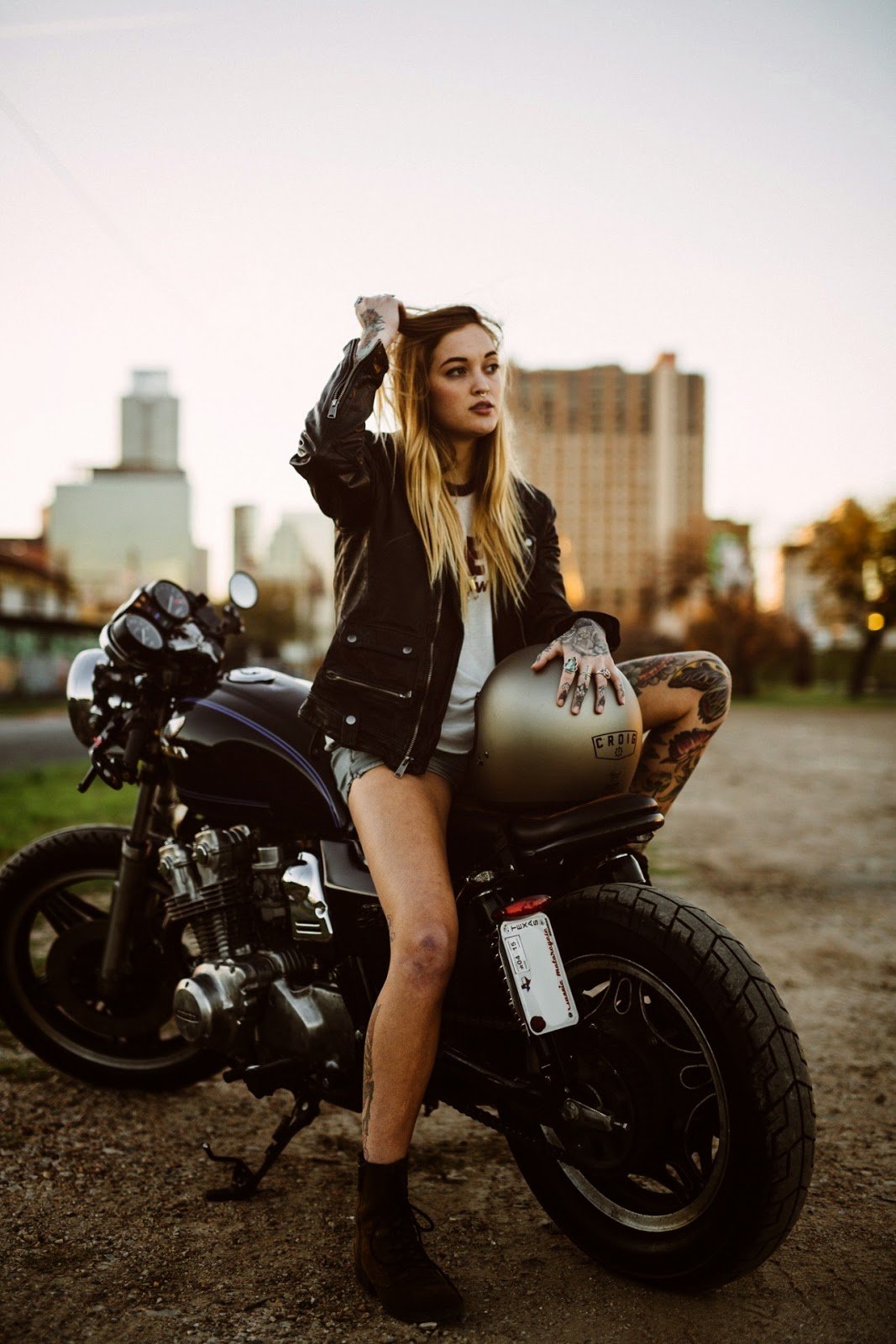 Beautiful girls and bikes in Jimo