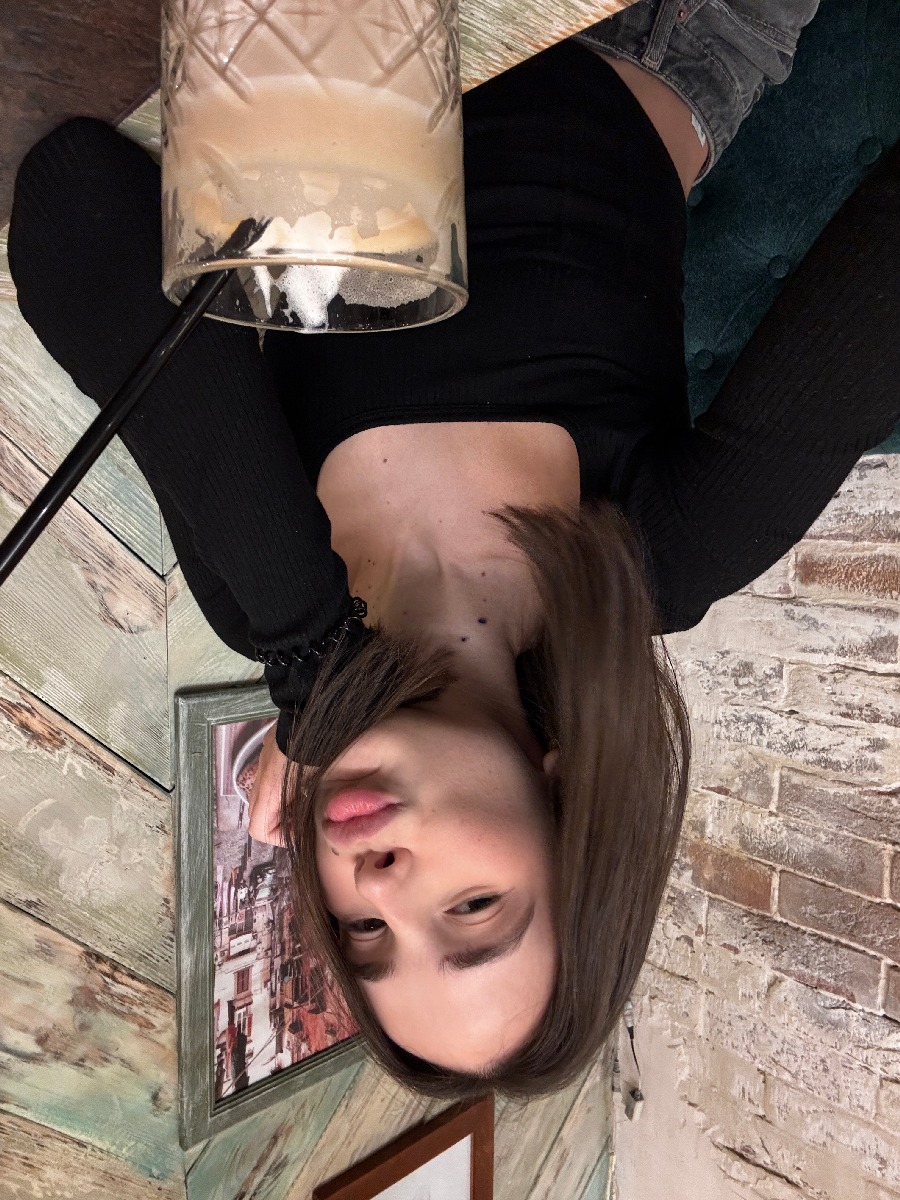 Fresh photos, fresh mood — Tina online in Jimo